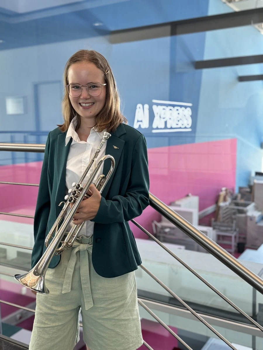 Annabell Pscheidt mit ihrer Trompete beim AI XPRESS